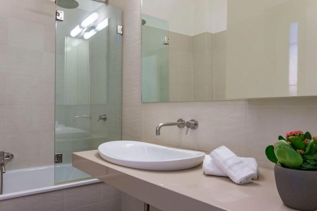 Ferienwohnung Borgo Charme Elegante E Unico. Dimora Da Sogno Rom Exterior foto